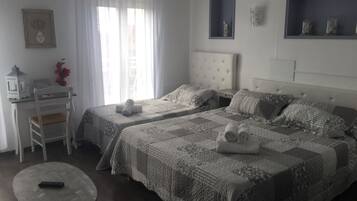 Triple Room | Blackout drapes, soundproofing, iron/ironing board, free WiFi