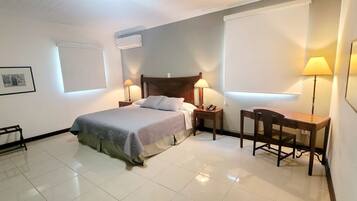 Single Room, One Double Bed, Non-Smoking
