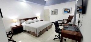 Single Room, One Double Bed, Non-Smoking | Minibar, in-room safe, desk, free WiFi - Hotel Casa del Sol (Managua)