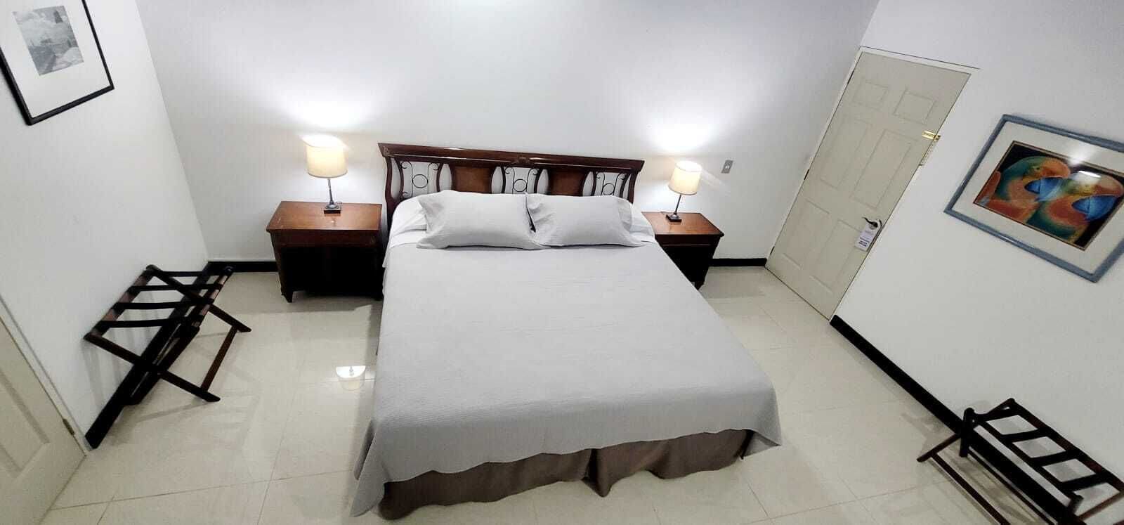 Minibar, caja de seguridad en la habitación, escritorio y wifi gratis 