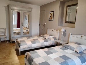 2 bedrooms, iron/ironing board, free WiFi, bed sheets