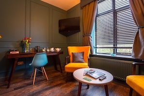 Minibar, desk, iron/ironing board, cribs/infant beds - Eagle and Child Ramsbottom (Bury)