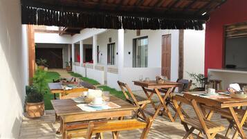 Sudah termasuk sarapan ala kontinental setiap hari