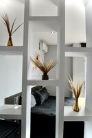 标准套房, 阳台 | 熨斗/熨衣板、免费 WiFi、床单