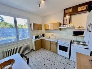 Réfrigérateur, micro-ondes, four, lave-vaisselle