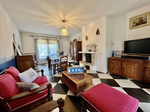 TV - Villa Abelia by Agence Bru - 36701 (Lacanau)