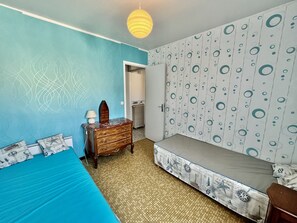 2 bedrooms, iron/ironing board