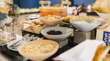 Daily buffet breakfast (COP 50000 per person)