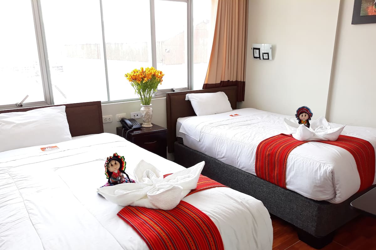 Business Room, 2 Twin Beds | Desk, soundproofing, WiFi (free), bed sheets