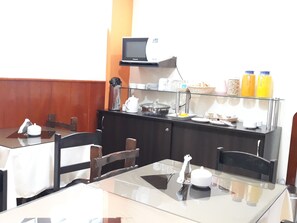 Desayuno bufé gratuito y diario