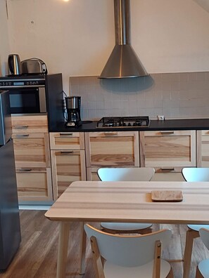 Coffee/tea maker, microwave, oven, dishwasher - Apartment RESTO GRAND (Landéda)