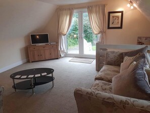 Family Villa, 3 Bedrooms, Lake View | Living area | 32-inch flat-screen TV with digital channels, TV - Lake View Villa - Rosecraddoc Manor (Liskeard)