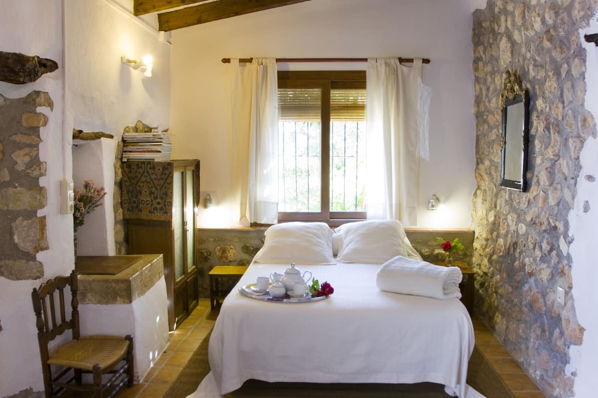 Apartment (La Casita) | Premium bedding, desk, iron/ironing board, free WiFi