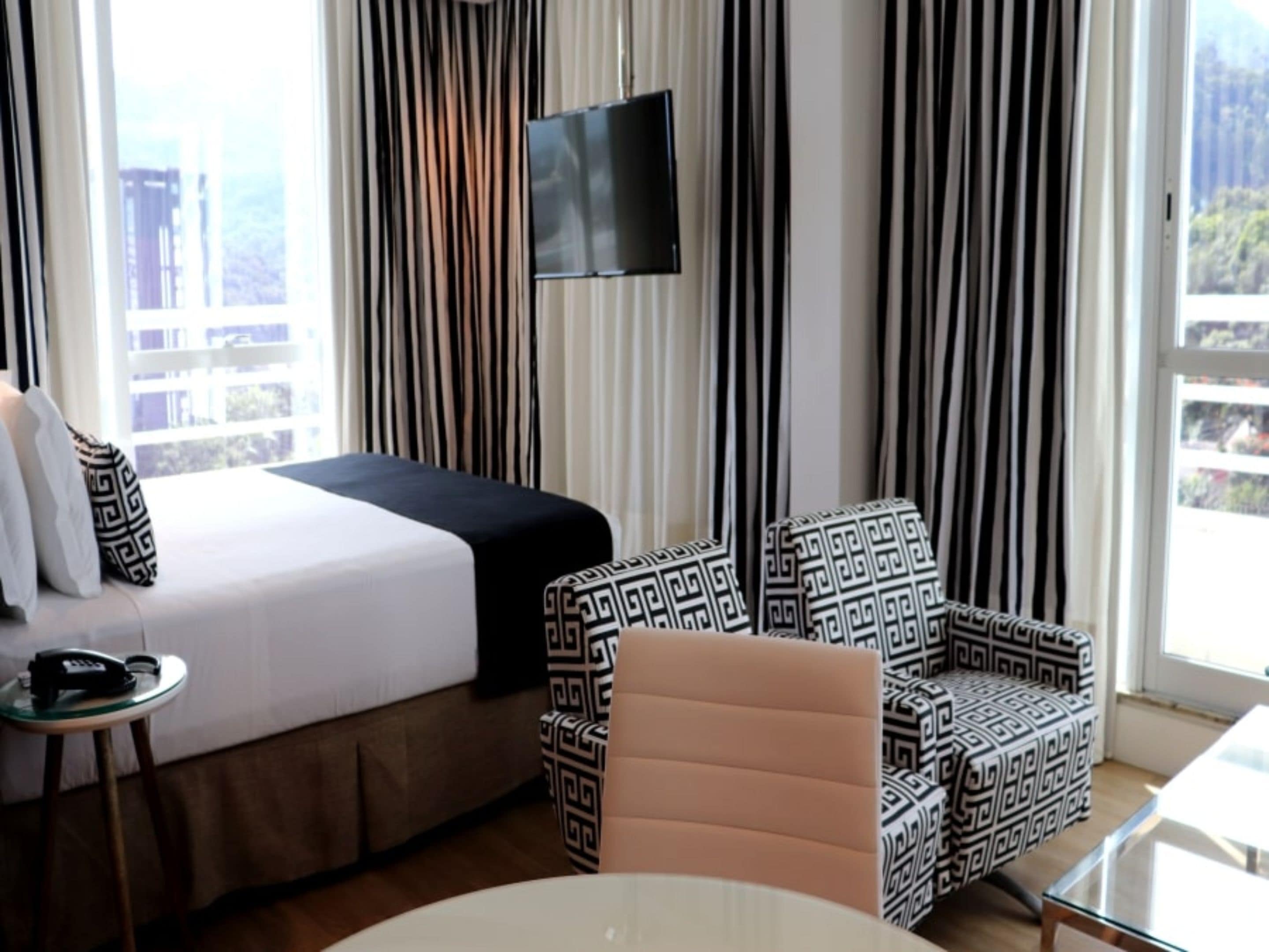 suite panoramica com banheira de hidromassagem | view from room