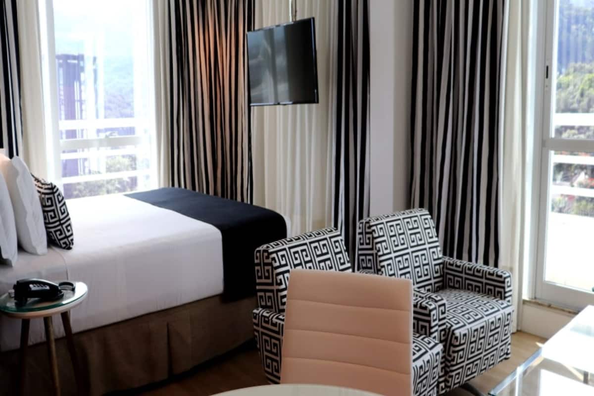 suite panoramica com banheira de hidromassagem | view from room