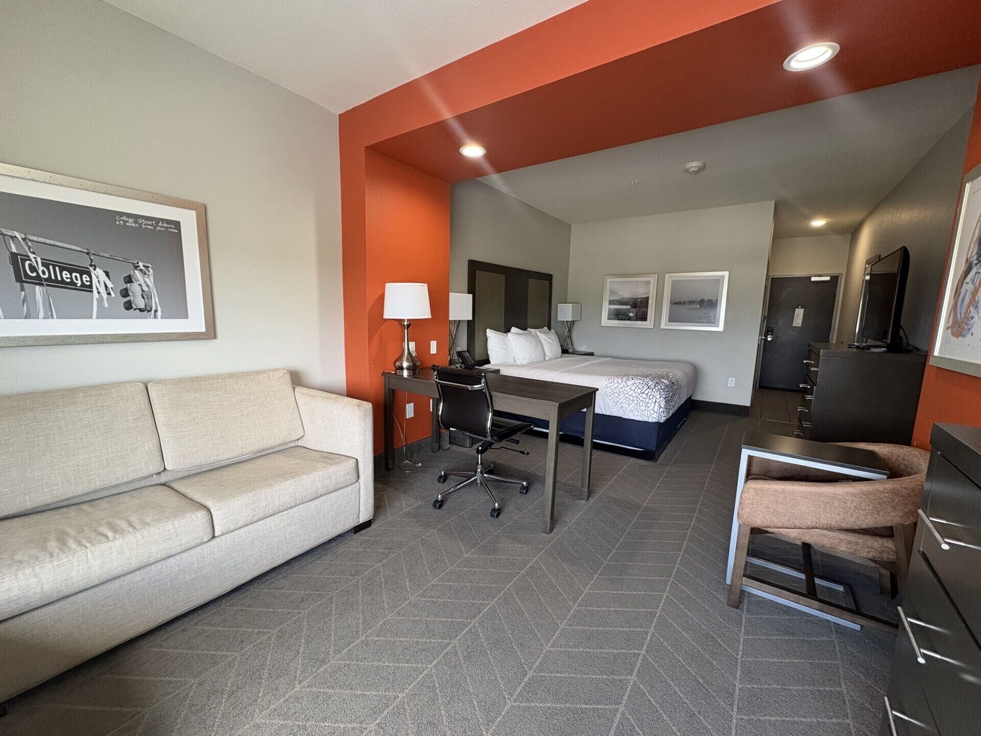 Deluxe Room, 1 King Bed, Non Smoking | Pillow-top beds, desk, laptop workspace, blackout curtains