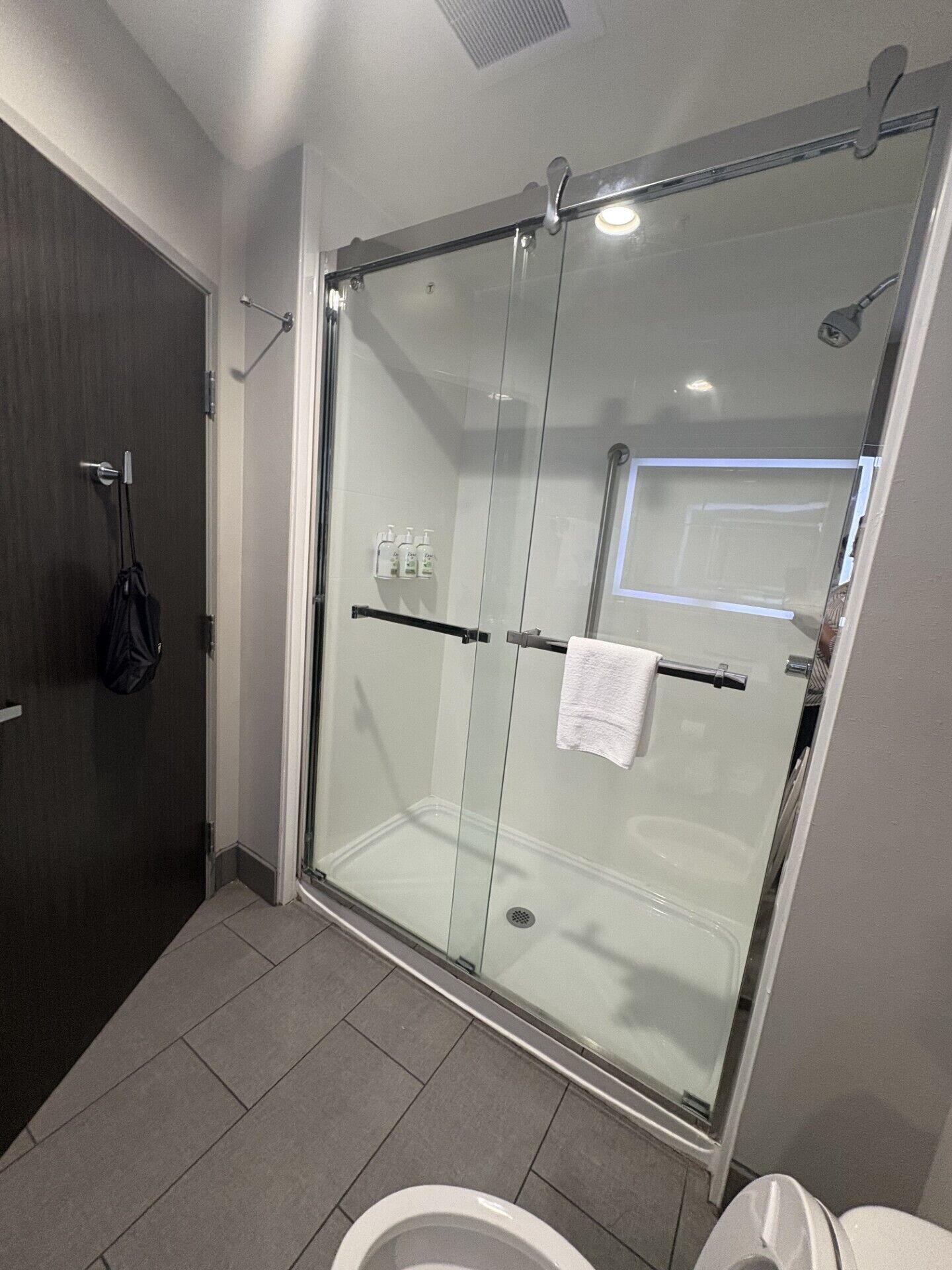 room, 1 king bed, non smoking | bathroom | hair dryer, towels, soap, shampoo