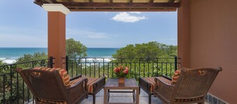 OCEANFRONT LUXURIOUS 2 LEVEL PENTHOUSE OUTSTANDING VIEWS 5 STAR 3BR 3.5 BATHS