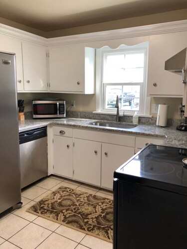 The Wilson House  Beautiful Downtown Murfreesboro Cottage Close to MTSU / I 24