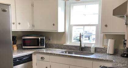 The Wilson House Beautiful Downtown Murfreesboro Cottage Close to MTSU / I 24