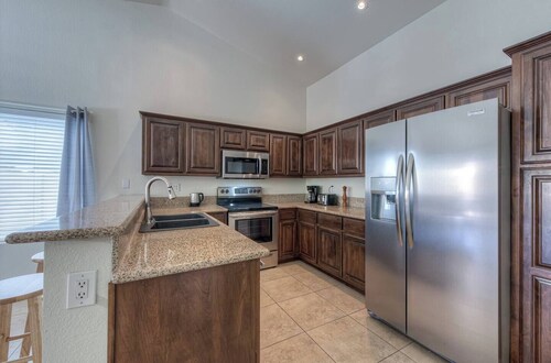 Gorgeous Vacation Home with FREE Heated Pool