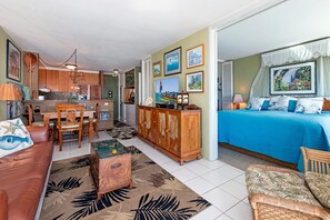 1 habitación, caja de seguridad en la habitación y escritorio 