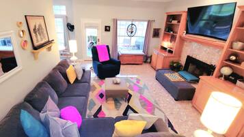 Smart TV, fireplace, books, offices