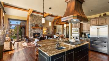 Refrigerador, microondas, horno, placa de cocina