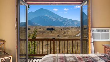 4 habitaciones, tabla de planchar con plancha y cuna de viaje