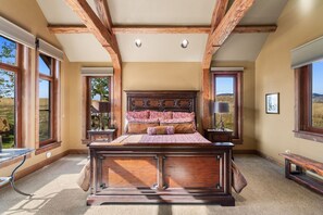 4 bedrooms, iron/ironing board, travel crib, free WiFi