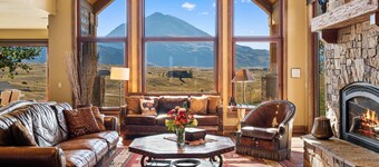 アメニティ豊富なロケーションと洗練された頑丈なモンタナビュー