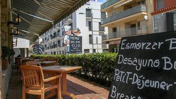 Spécialités Cuisine locale et internationale