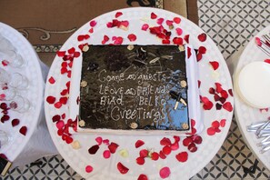 朝食 (ビュッフェ)、毎日提供 (無料)