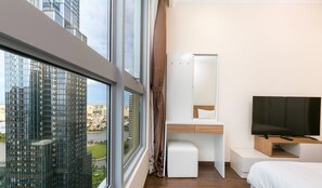 Departamento empresarial, 2 habitaciones (Landmark 6) | 2 habitaciones, ropa de cama de alta calidad y minibar 
