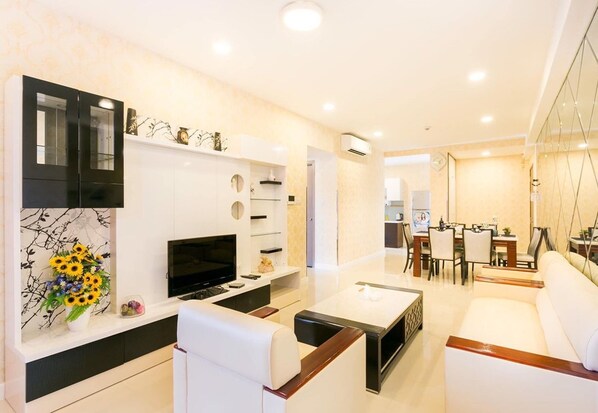 Panoramic Apartment, 3 Bedrooms, Non Smoking, Tower | Private kitchen
