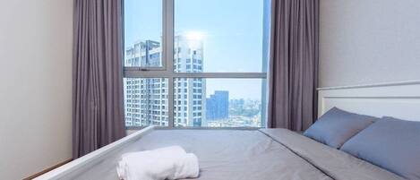 2 bedrooms, premium bedding, minibar, individually decorated