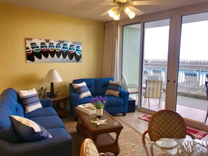 Smart TV, reproductor de DVD, libros y videoteca 