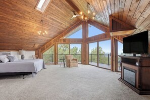 5 bedrooms, free WiFi, bed sheets
