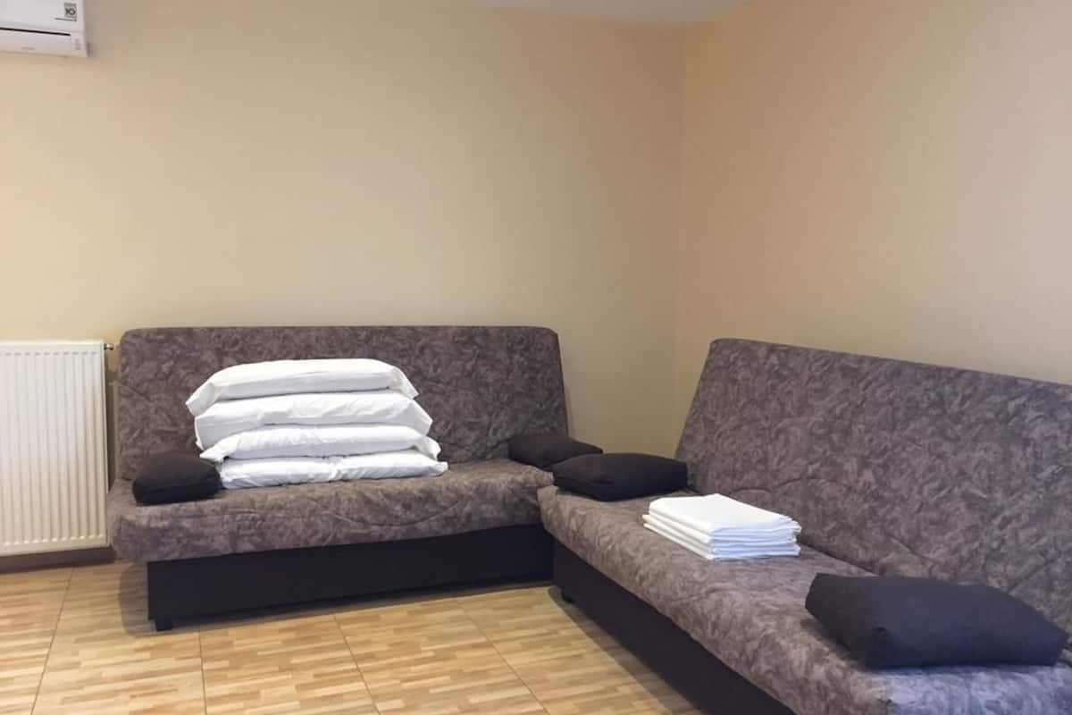 Apartment, 1 Bedroom | Ruang tamu | TV skrin rata