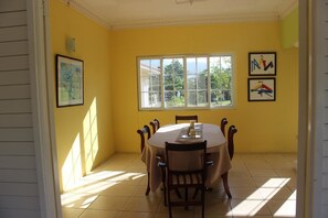 Villa | In-room dining - Villa Loyola (Ocho Rios)