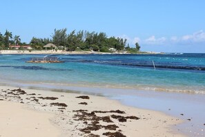 Beach/ocean view - Villa Loyola (Ocho Rios)