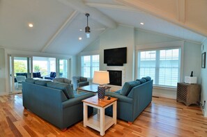 Smart TV, fireplace, DVD player