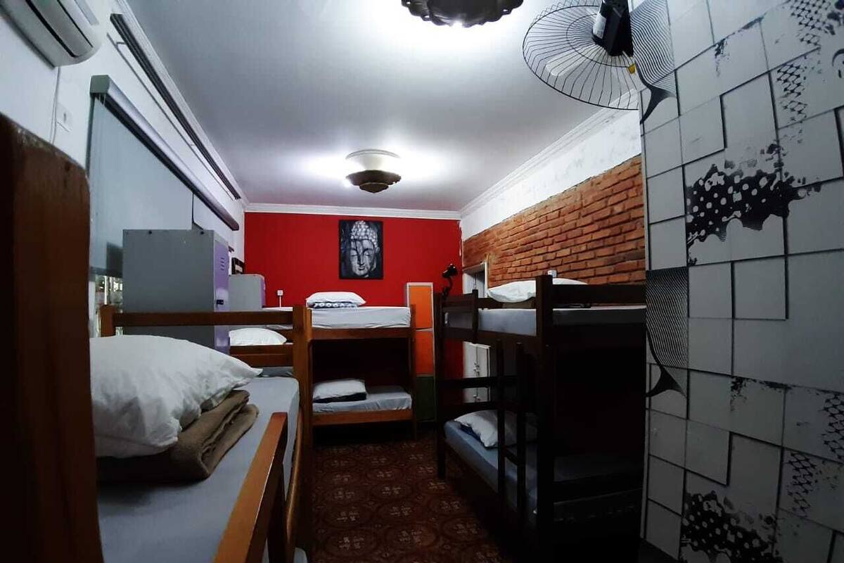 Dormitorio compartido, varias camas | Ropa de cama de alta calidad, cortinas blackout y insonorización