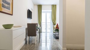 Living room | LCD TV - Apartamentos Lungomare (Naples)