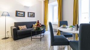LCD TV - Apartamentos Lungomare (Naples)