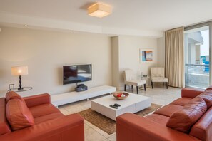 奢華公寓, 2 間臥室, 廚房, 運河景 | 客廳 | 55 吋LED 電視連衛星電視頻道、電視、Netflix