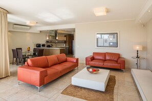 Living area - Canal Quays WHosting (Cape Town)