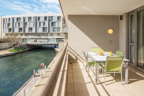 Luxury Apartment, 2 Bedrooms, Kitchen, Canal View | Balcony