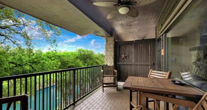 The Float Inn. Beautiful Condo Overlooking the Comal, Across from Schlitterbahn