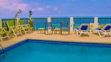 Outdoor pool, pool loungers